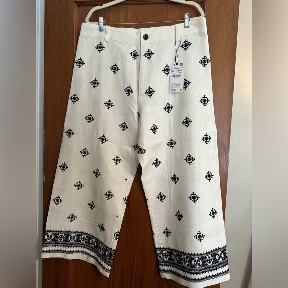 Zara Cropped White and Black Pants